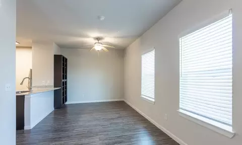 5007 Crainway Dr #211, Austin, TX 78724