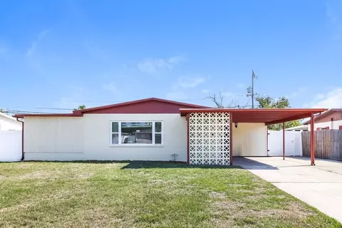 5615 Larimer Dr, Town N Country, FL 33615