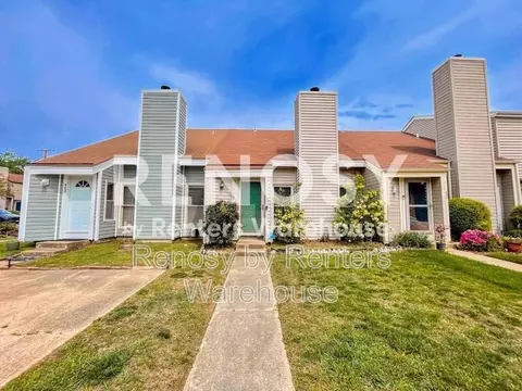 445 Falling Ln, Virginia Beach, VA 23454
