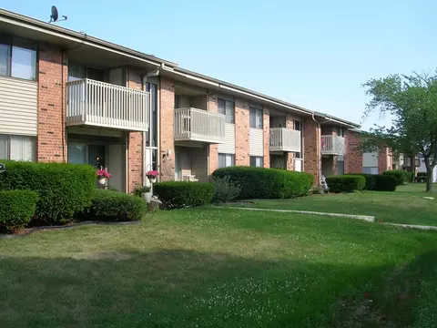 4060 S 65th St, Greenfield, WI 53220