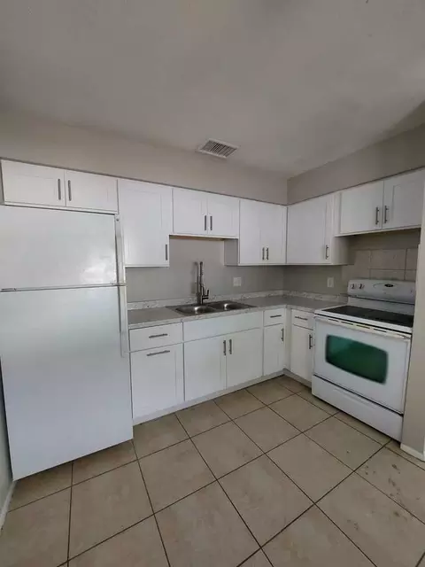 2119 Hanson St #2119, Fort Myers, FL 33901