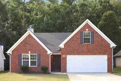 1573 Queen Elizabeth Dr, Locust Grove, GA 30248