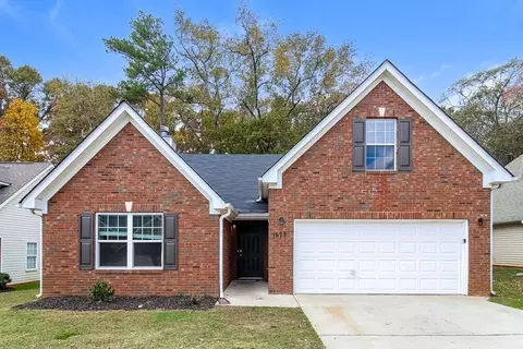 1573 Queen Elizabeth Dr, Locust Grove, GA 30248