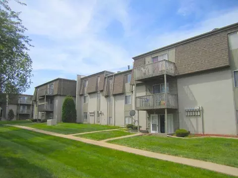 7819 Carter Dr, Overland Park, KS 66204