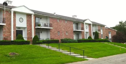 8747 Broadmoor St, Overland Park, KS 66212