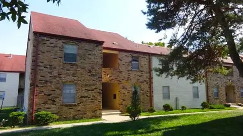 1702 Bushman Dr, Kansas City, MO 64110