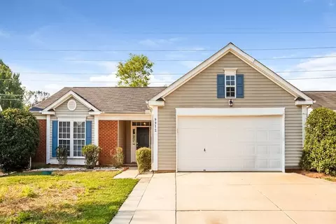 9912 Peppermint Ln, Charlotte, NC 28215
