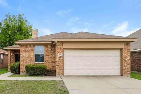 916 Buffalo Springs Dr, Fort Worth, TX 76140