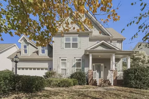 8607 Castle Cliff Dr, Matthews, NC 28105