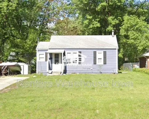 1534 63rd St, Windsor Heights, IA 50324
