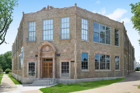 3200 Gillham Rd, Kansas City, MO 64109