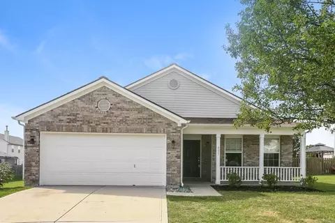 823 Pine Lake Dr, Greenwood, IN 46143