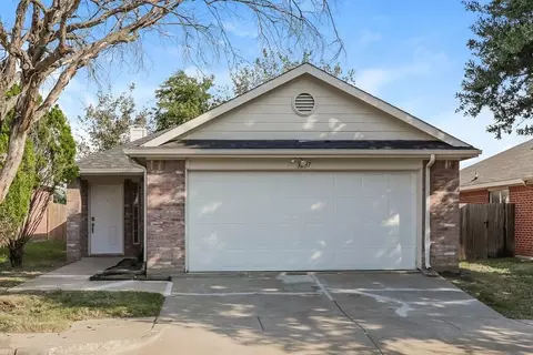 3037 San Martin Dr, Arlington, TX 76010