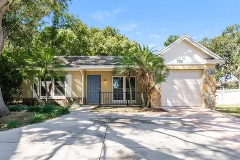226 Regal Park Dr, Valrico, FL 33594