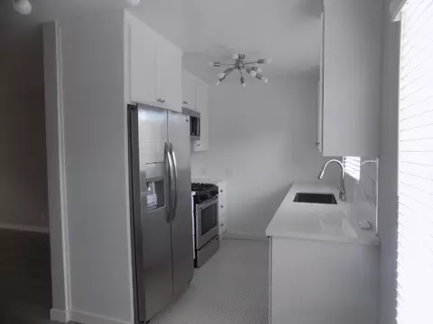 646 S Barrington Ave, Los Angeles, CA 90049