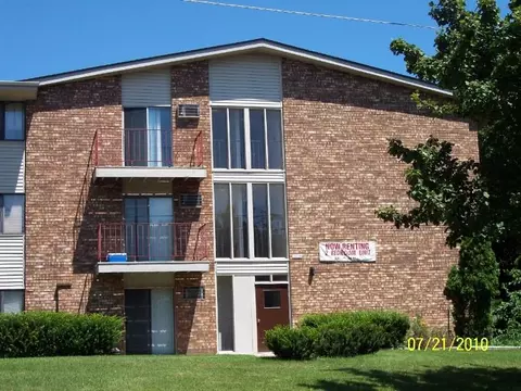10628 W Bobolink Ave, Milwaukee, WI 53225