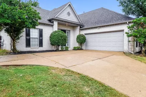 959 Nesting Wood Cir W, Memphis, TN 38018