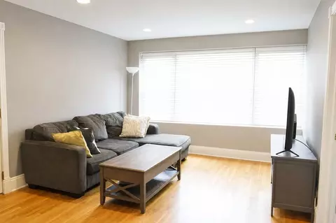 1345 W Fargo Ave #1E, Chicago, IL 60626