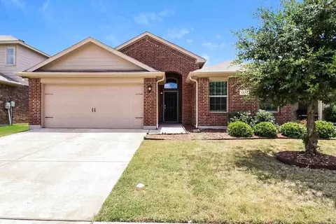 2533 Clarks Mill Ln, Fort Worth, TX 76123