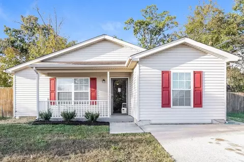 233 Lake Forest Dr, La Vergne, TN 37086