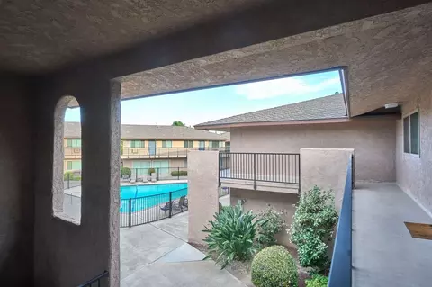 1092 E Main St, Tustin, CA 92780