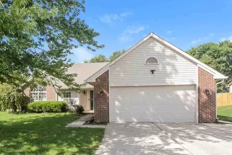 32 Grassy Dr, Whiteland, IN 46184