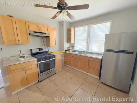 196 Sherman St #3, Cambridge, MA 02140