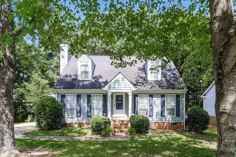 8307 Houndstooth Dr, Charlotte, NC 28227