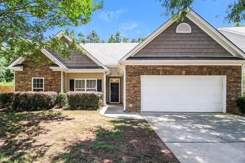 215 Village Park Dr, Newnan, GA 30265