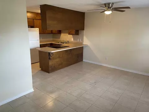 3386 Barrancas Ave #9, Pensacola, FL 32507