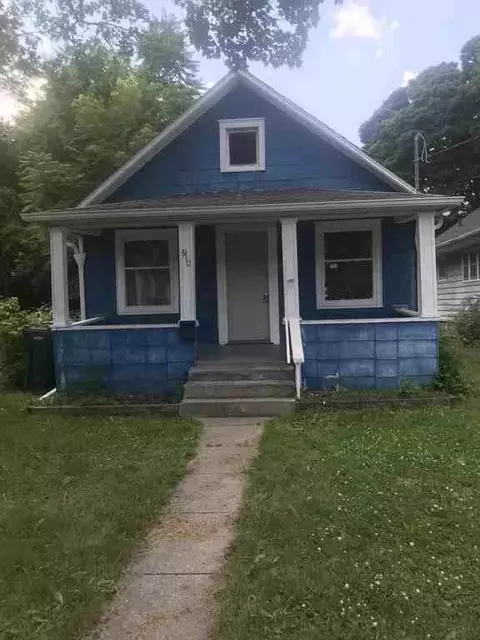 910 Dakin St, Lansing, MI 48912