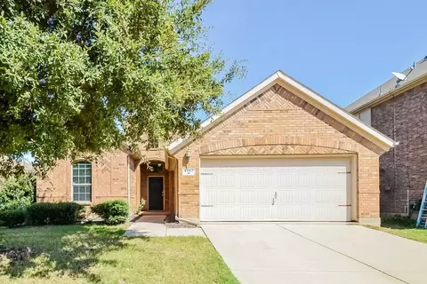 1717 Nightingale Dr, Aubrey, TX 76227