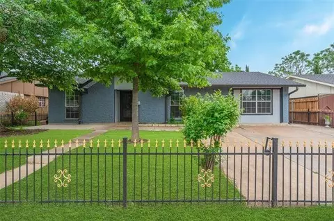 1043 Elmwood Dr, Lewisville, TX 75067