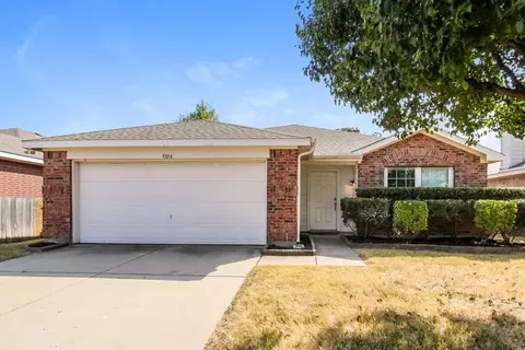 9104 Chisholm Trl, Cross Roads, TX 76227