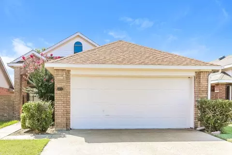 6924 Aston Dr, North Richland Hills, TX 76182