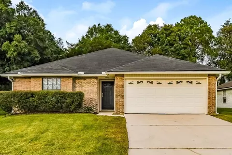 2712 Secret Harbor Dr, Orange Park, FL 32065