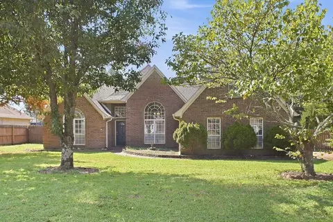 55 Lakewood Cv, Oakland, TN 38060