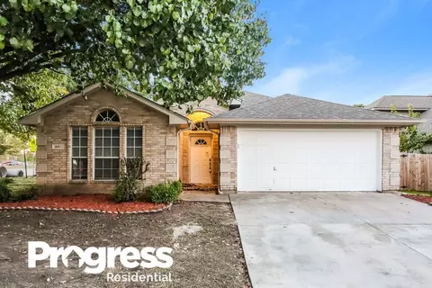 900 Churchhill Dr, Saginaw, TX 76131
