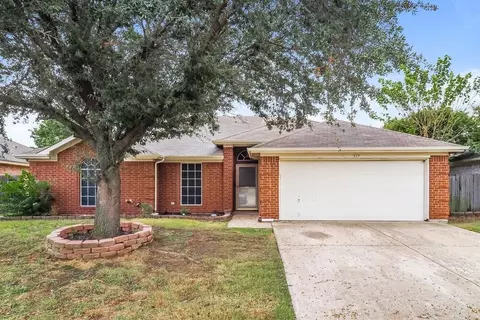 317 Willowstone Trl, Saginaw, TX 76179