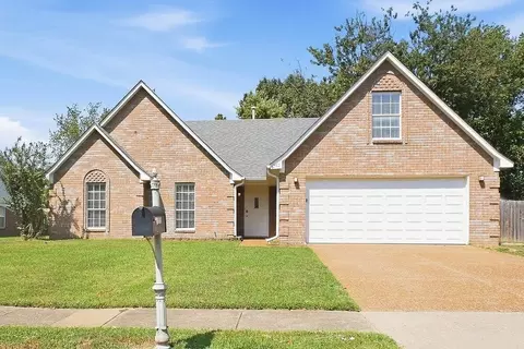 6752 Oakmoor Cir S, Bartlett, TN 38135