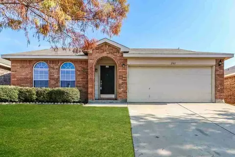 2745 Briscoe Dr, Fort Worth, TX 76108