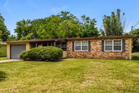 1120 Skye Dr W, Jacksonville, FL 32221