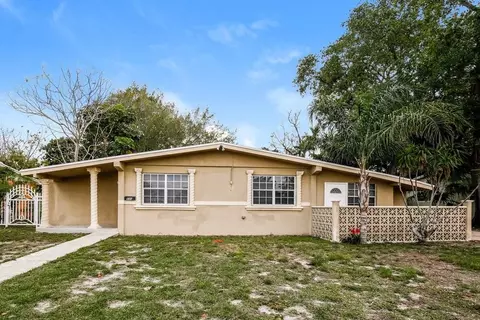 840 NW 202nd St, Miami Gardens, FL 33169