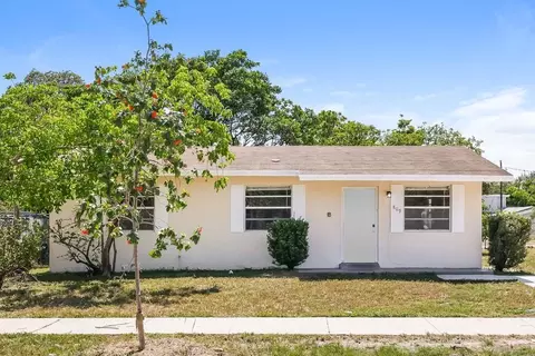 809 NW 2nd Ave, Hallandale Beach, FL 33009