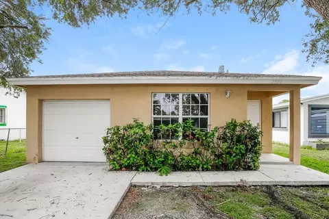 2320 Douglas St, Hollywood, FL 33020