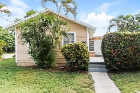 930 N J St, Lake Worth, FL 33460