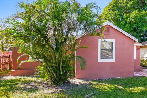 1826 Nwstreet, West Little River, FL 33147