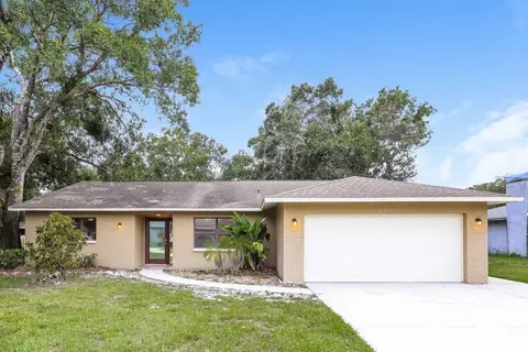 2473 Guthrie Cir, Sarasota, FL 34235