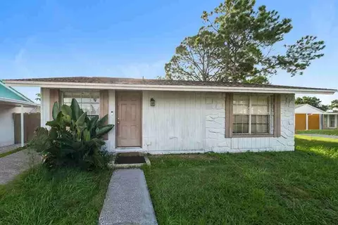 8301 Carmel Pl, Town N Country, FL 33615