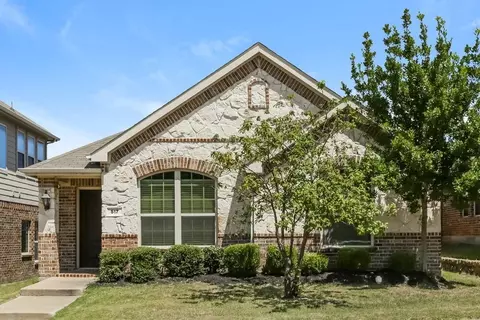 517 Wounded Knee Dr, Aubrey, TX 76227